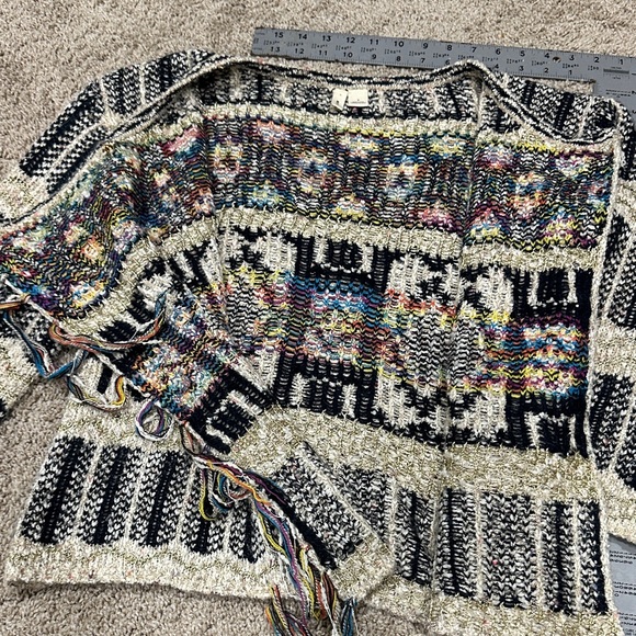 Moth Geometric Pattern Sweater - Picture 3 of 4